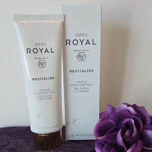JAFRA Royal Revitalize Gentle Cleansing Milk 4.2 Oz